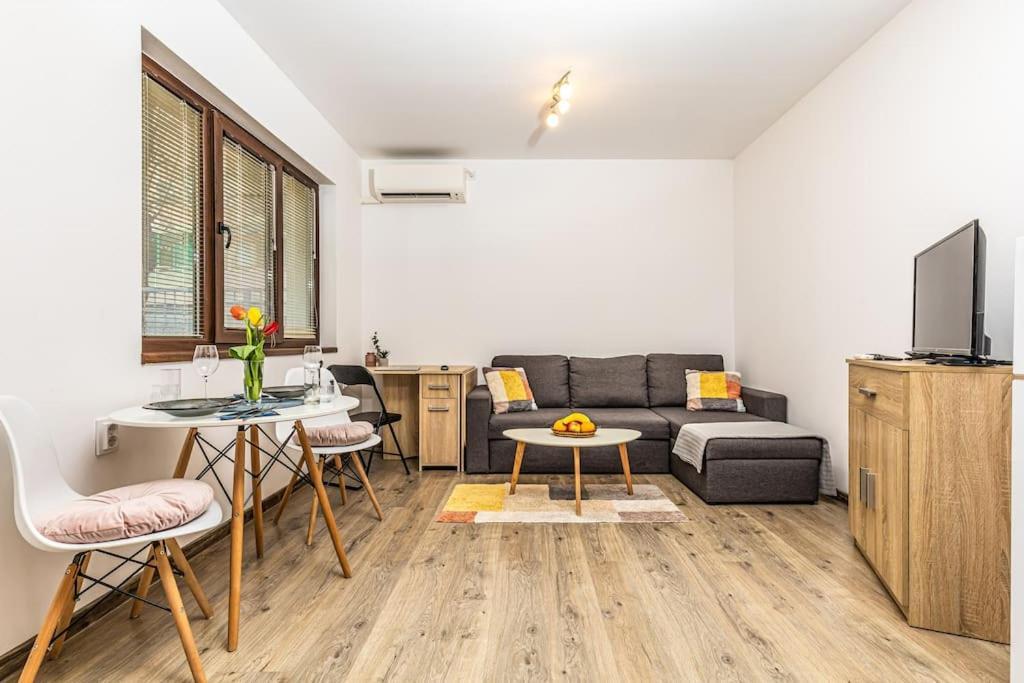 'Little Little' House In The Town Center & Parking Apartment Plovdiv Ngoại thất bức ảnh